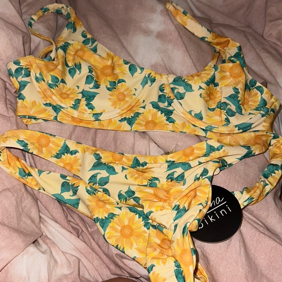 Moana Leanna Coco Bikini Bra Top
Sunflower large discontinued - Picture 2 of 3